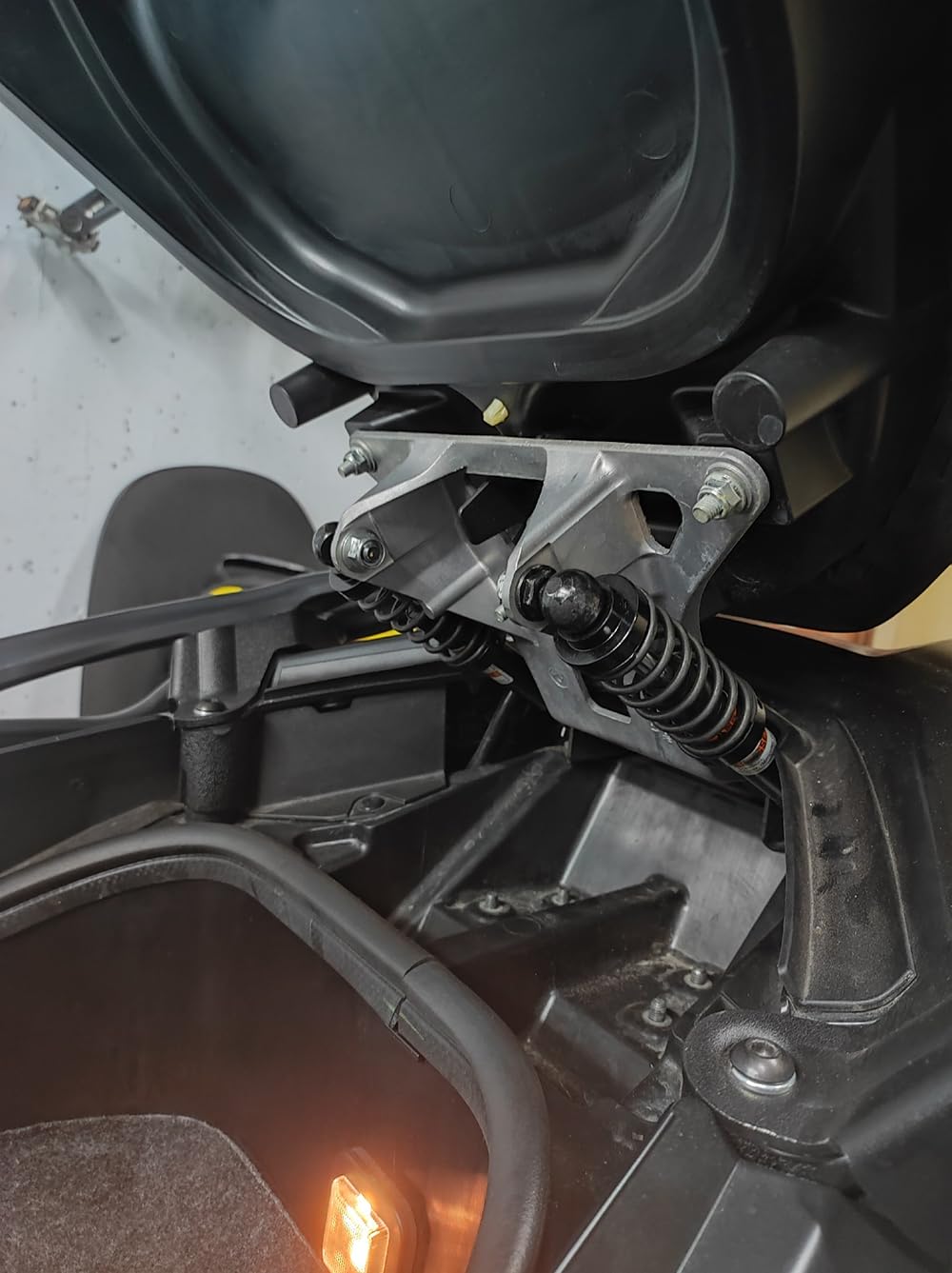 Ressort auxiliaire de ressort de levage de siège de moto prend en charge les amortisseurs pour YAMAHA TMAX500 TMAX530 TMAX560 T-MAX TMAX 500 530 560 SX DX