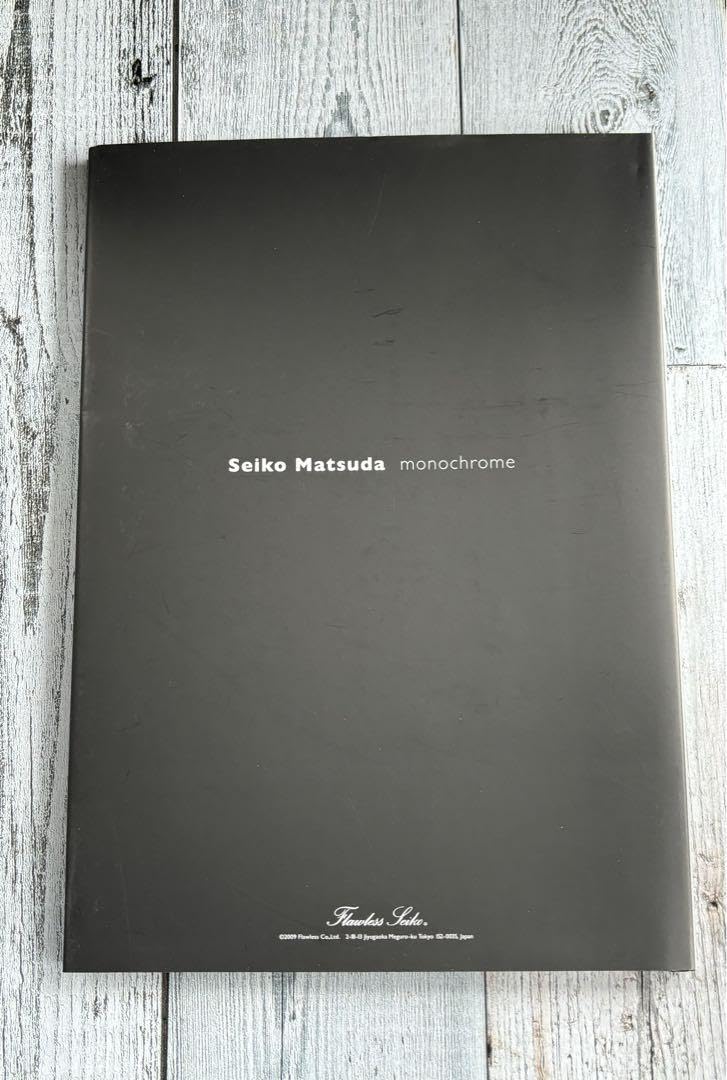 Amazon.co.jp: 松田聖子 写真集 monochrome モノクローム モノクロ