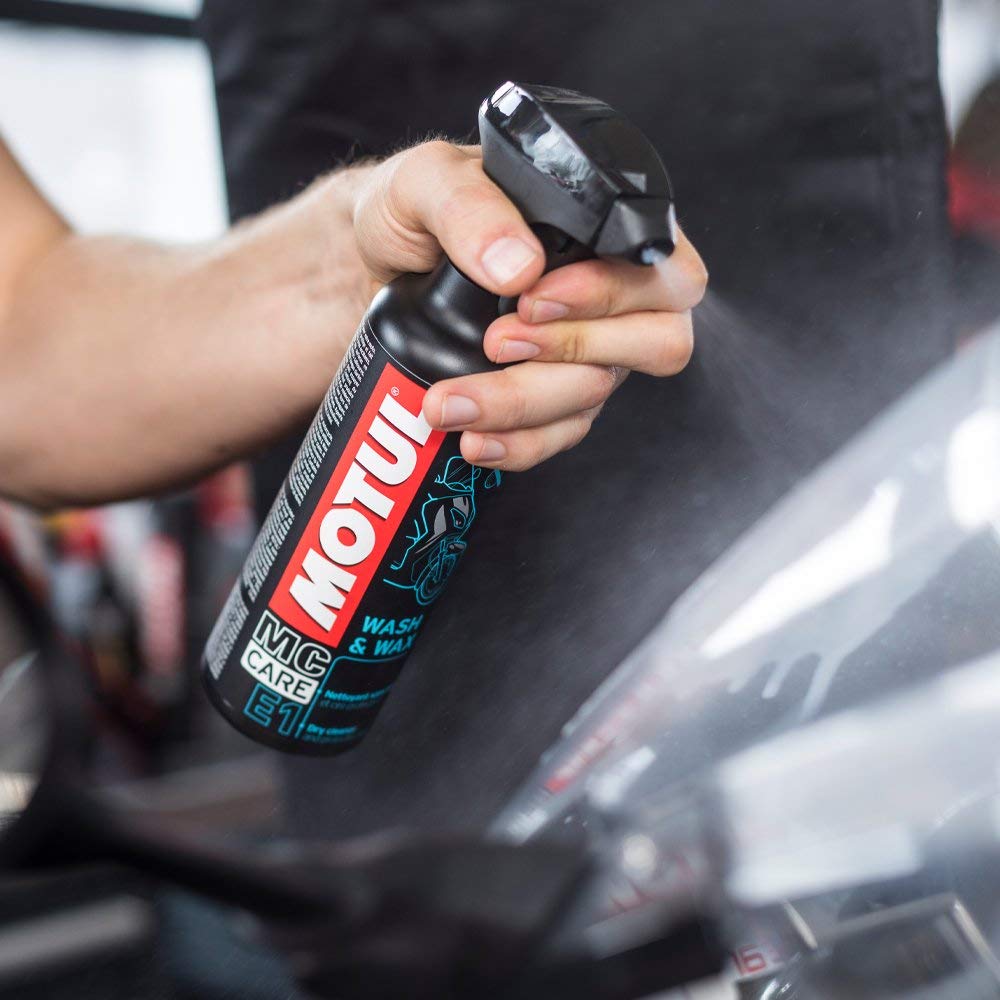 MOTUL Kit Limpieza para Motos - Limpia Casco exterior e interior + Limpiador abrillantador carenado carroceria motocicleta + Revitalizador de piel MC Care™ M1 M2 M3 E1