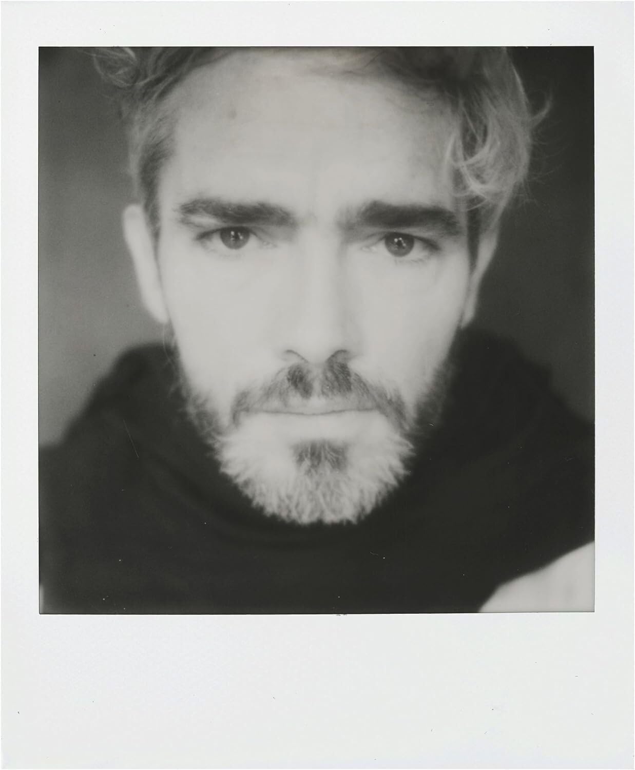 Polaroids - Pellicola istantanea in bianco e nero, confezione da 3, 124 foto, la pellicola B&W funziona con fotocamere Polaroid i-Type, Now, Now+, I-2 e Lab, con panno per la pulizia delle lenti