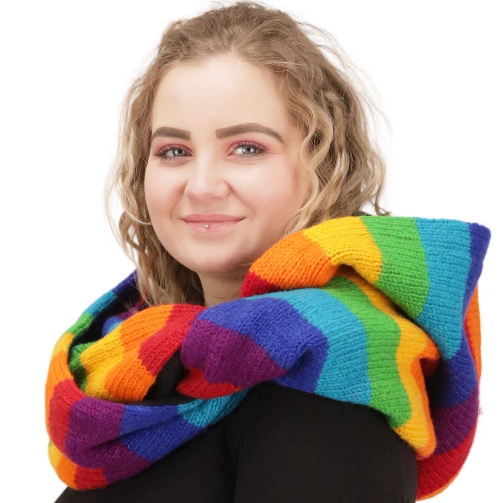 Kunst und Magie Damen Kapuzenschal Loop Schal Hoodie Schalmütze Poncho Regenbogenfarben aus Wolle gestrickt Strick Kapuze