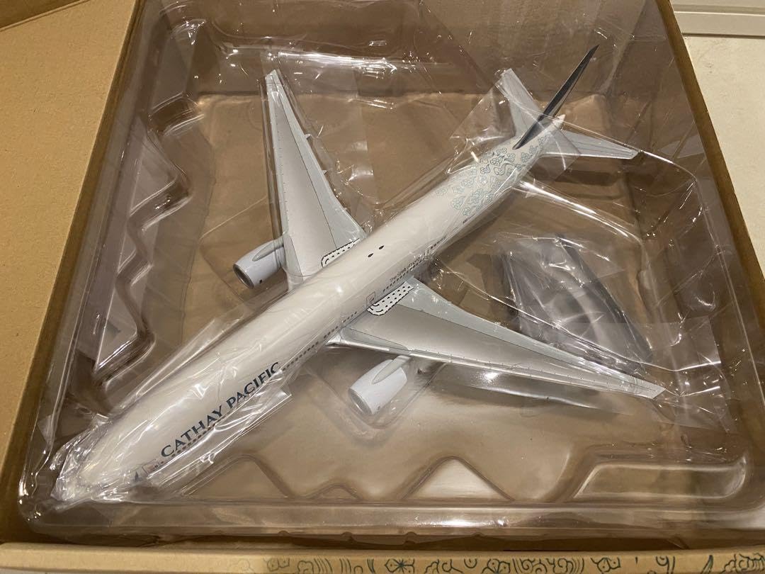 Amazon.co.jp: キャセイパシフィック航空 777-300ER 特別塗装機 1 200