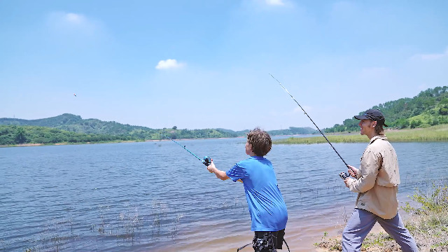 Amazon.com : ODDSPRO Kids Fishing Pole - Kids Fishing Starter Kit - with Tackle Box, Reel, Practice Plug, Beginner's Guide and Travel Bag for Boys, Girls (2 Pack (Blue+Black), 1.5M 4.92Ft) : Amazon.com : ODDSPRO Kids Fishing Pole - Kids Fishing Starter Kit - with Tackle Box, Reel, Practice Plug, Beginner's Guide and Travel Bag for Boys, Girls (2 Pack (Blue+Black), 1.5M 4.92Ft) :