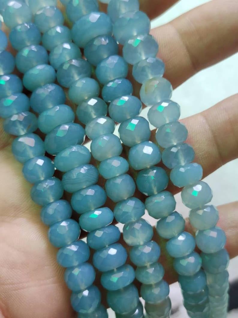 Perles en calcédoine naturelle 7-9 mm pour façonner un collier unique à offrir