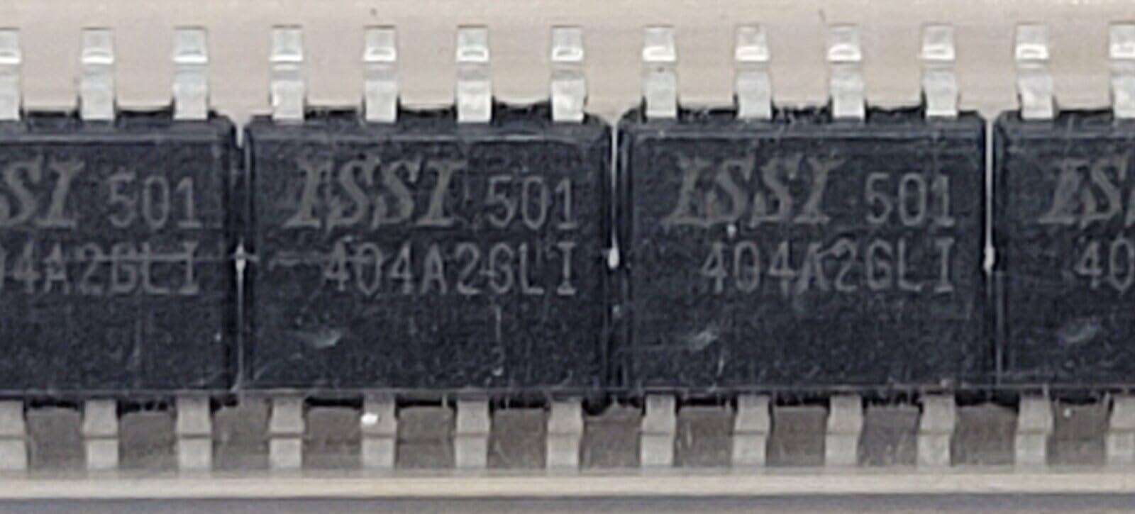 (1 PC) IS24C04A-2GLI ISSI