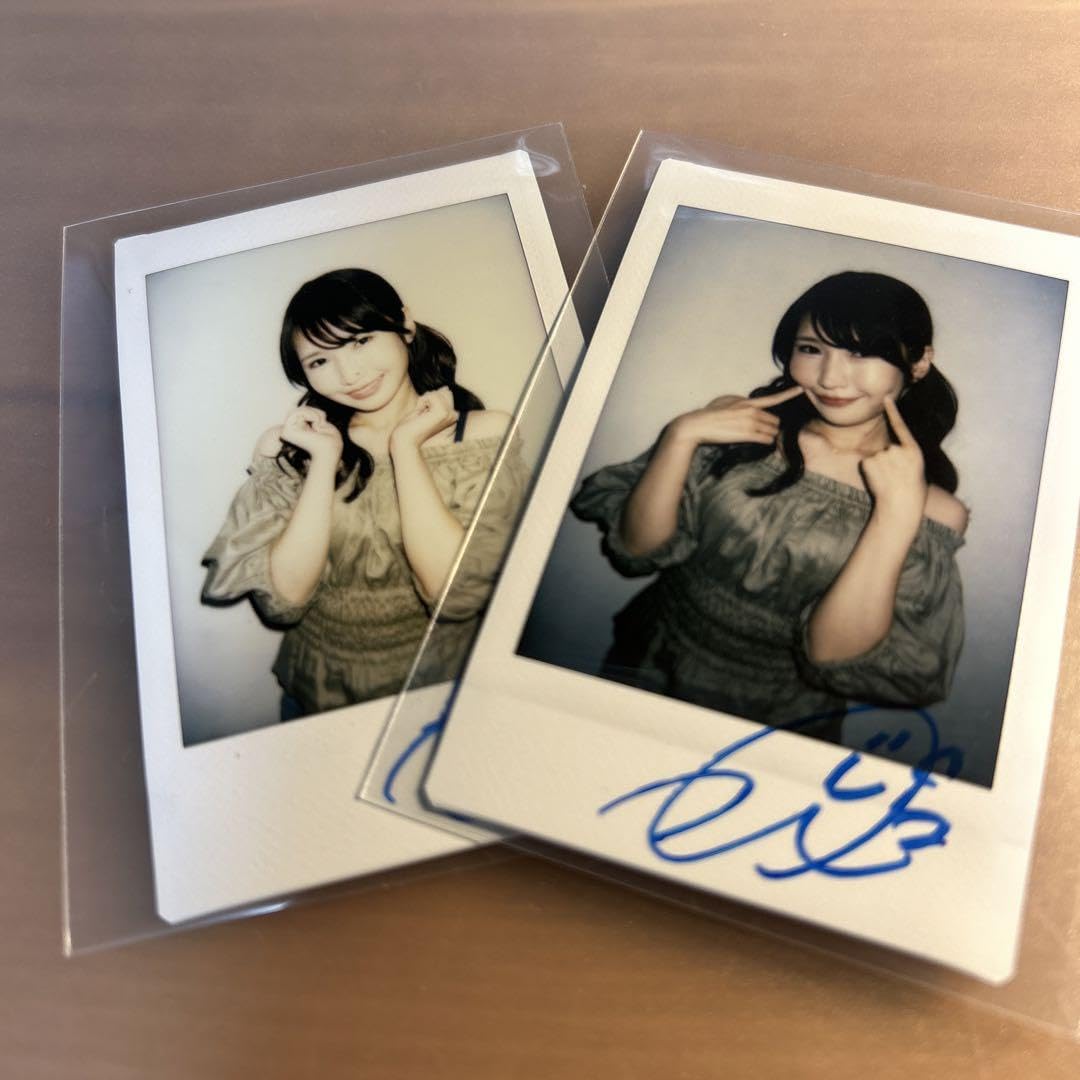 Amazon.co.jp: 志恩まこ 直筆サイン入りチェキ2枚セット : おもちゃ