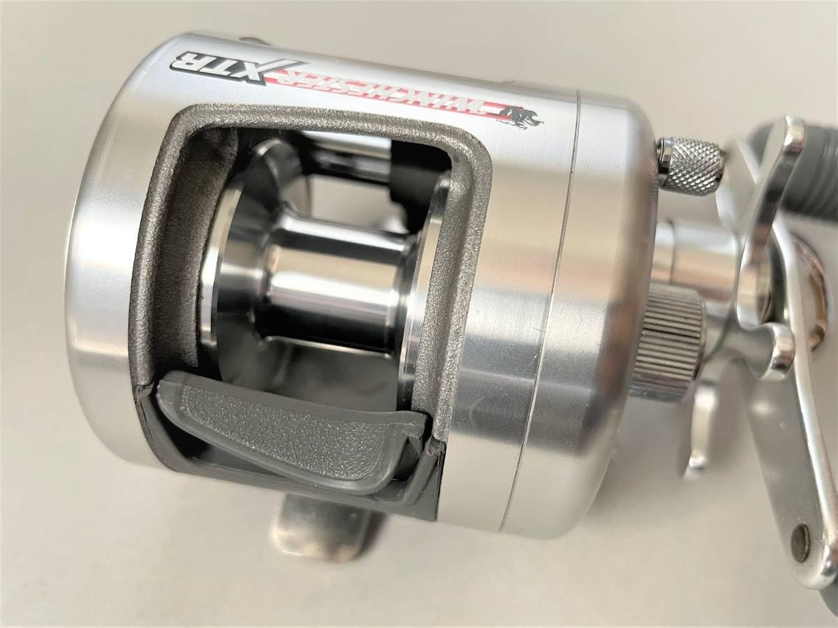 Amazon.co.jp: ウィンチェスター XTRベイトリール 箱入取説付き アルミ