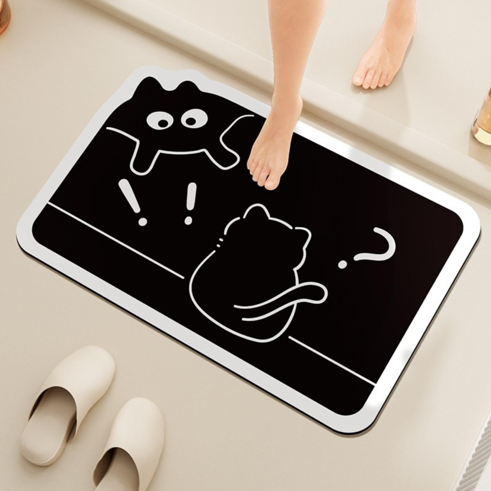 Tapis de bain ultra-absorbant coloré : l'accessoire déco et antidérapant idéal pour la douche
