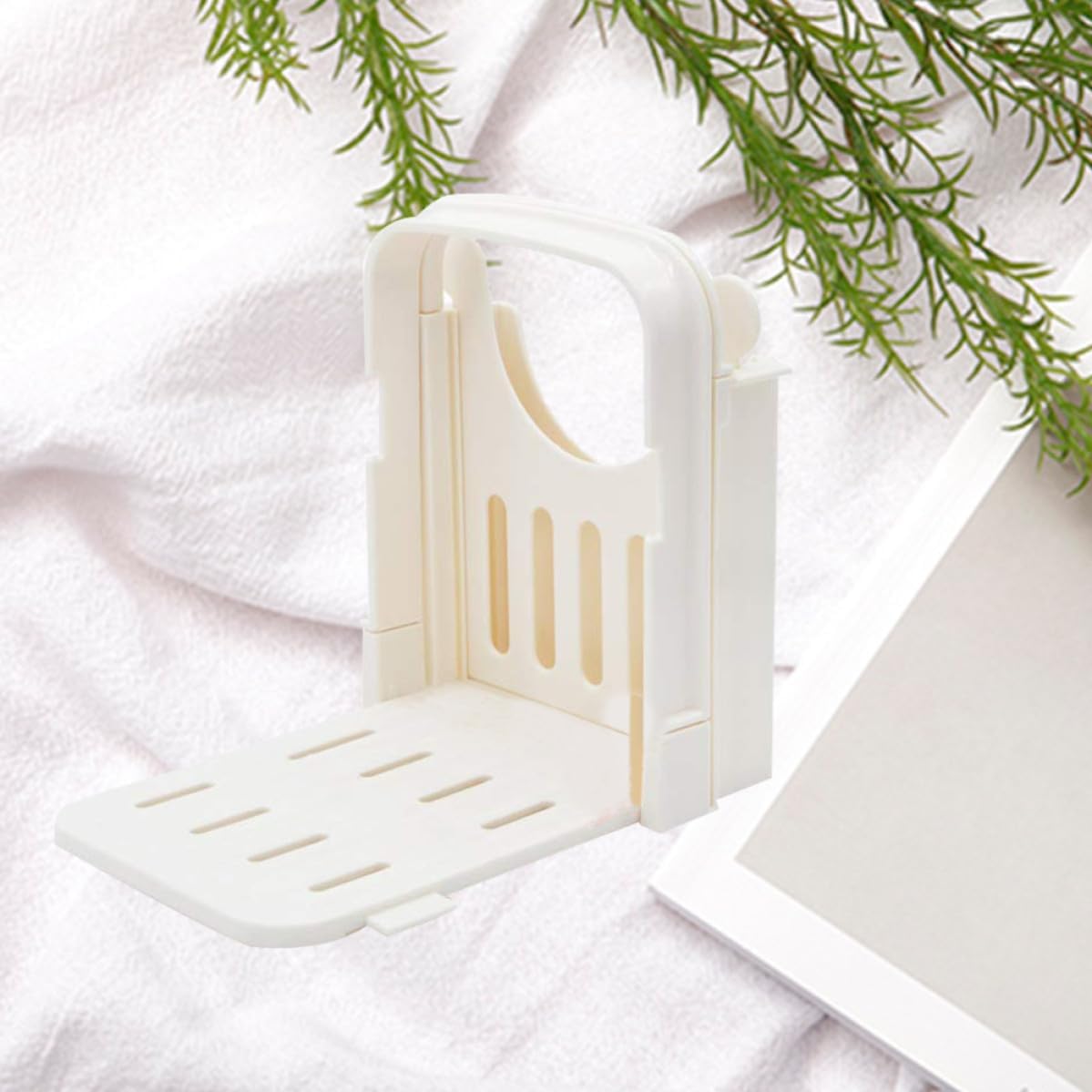 Foldable Bread Slicer with Adjustable Guide for Bagel and Ham