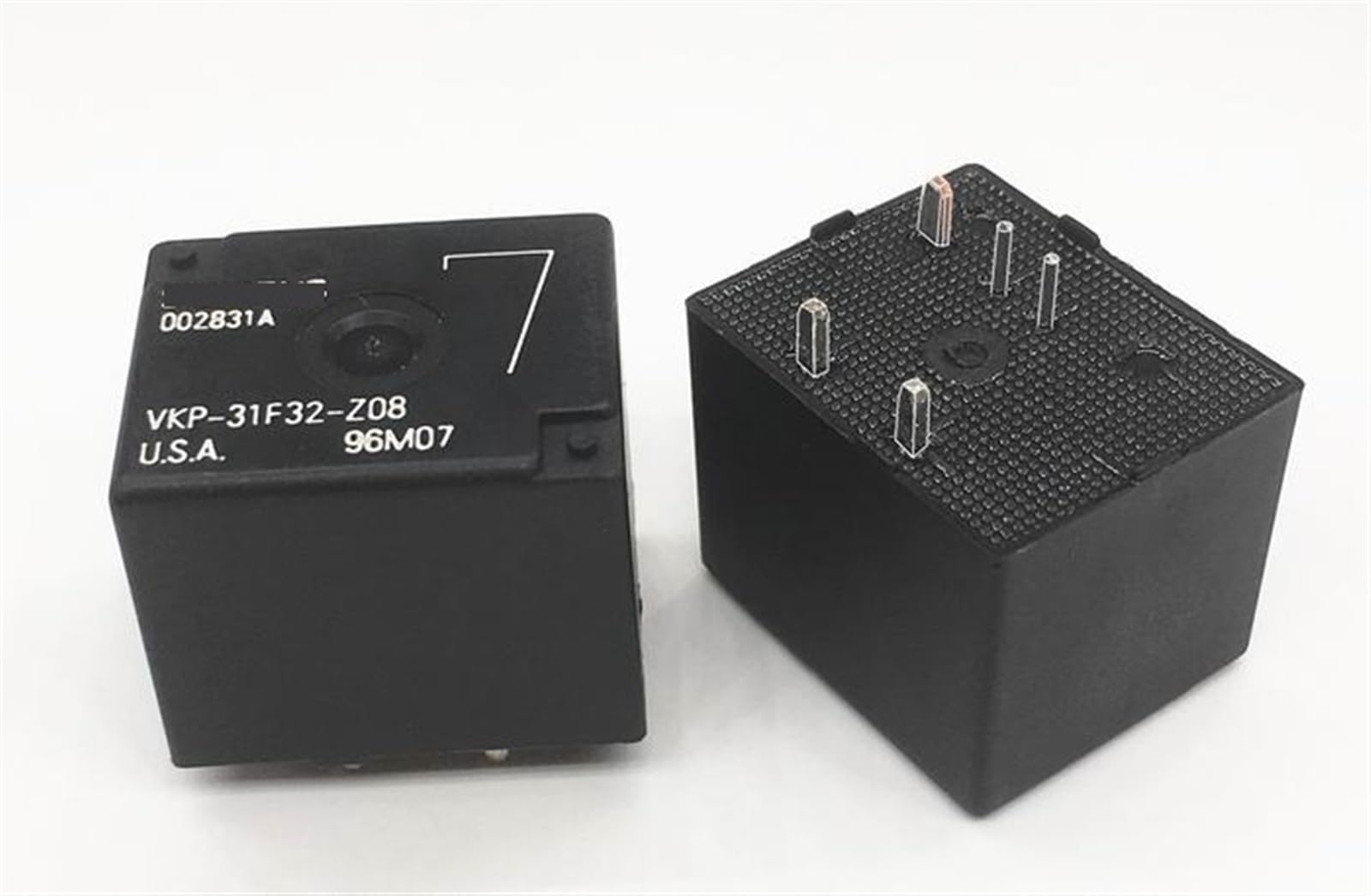 Relé 5 pines VKP-31F32-Z08 de 12V y 8mm componente conmutador para circuitos 3