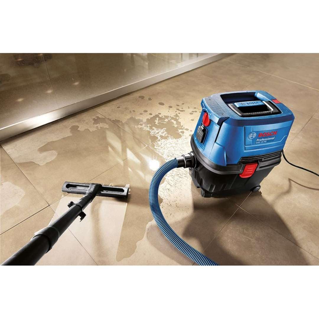 Bosch Professional: odkurzacz do pracy na sucho i na mokro GAS 15 (2 rury, zestaw dysz podłogowych, dysza do spoin, złączka kątowa, 1 wąż 3 m)