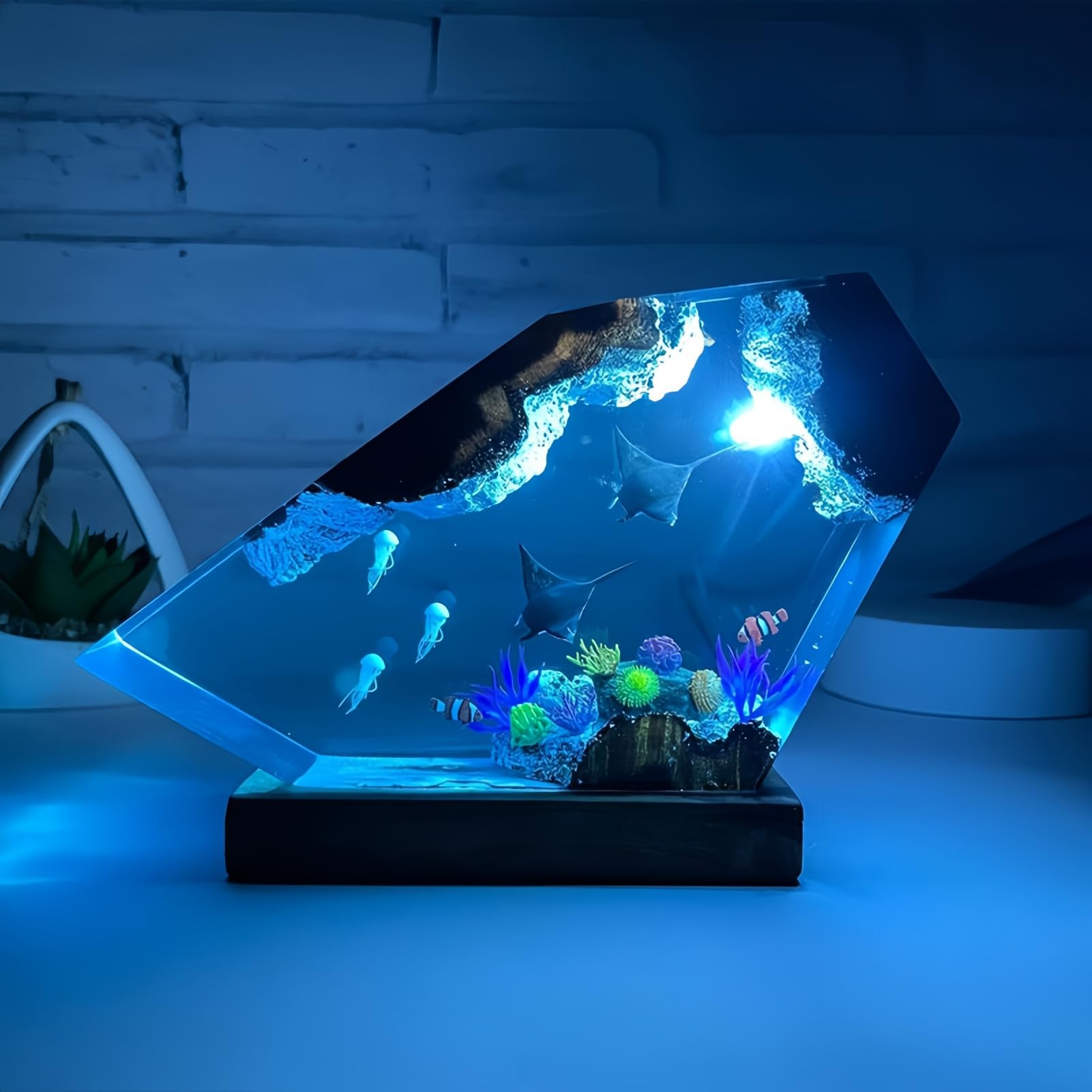 Drawelry Epoxy Resin Ocean Lamp, Handmade LED Ocean Diver Night Light, Resin Art Bedside Table Lamp for Men Office Decor Bedroom Decor 15.24x10.16cm (Manta Rays and Jellyfish) â image 1