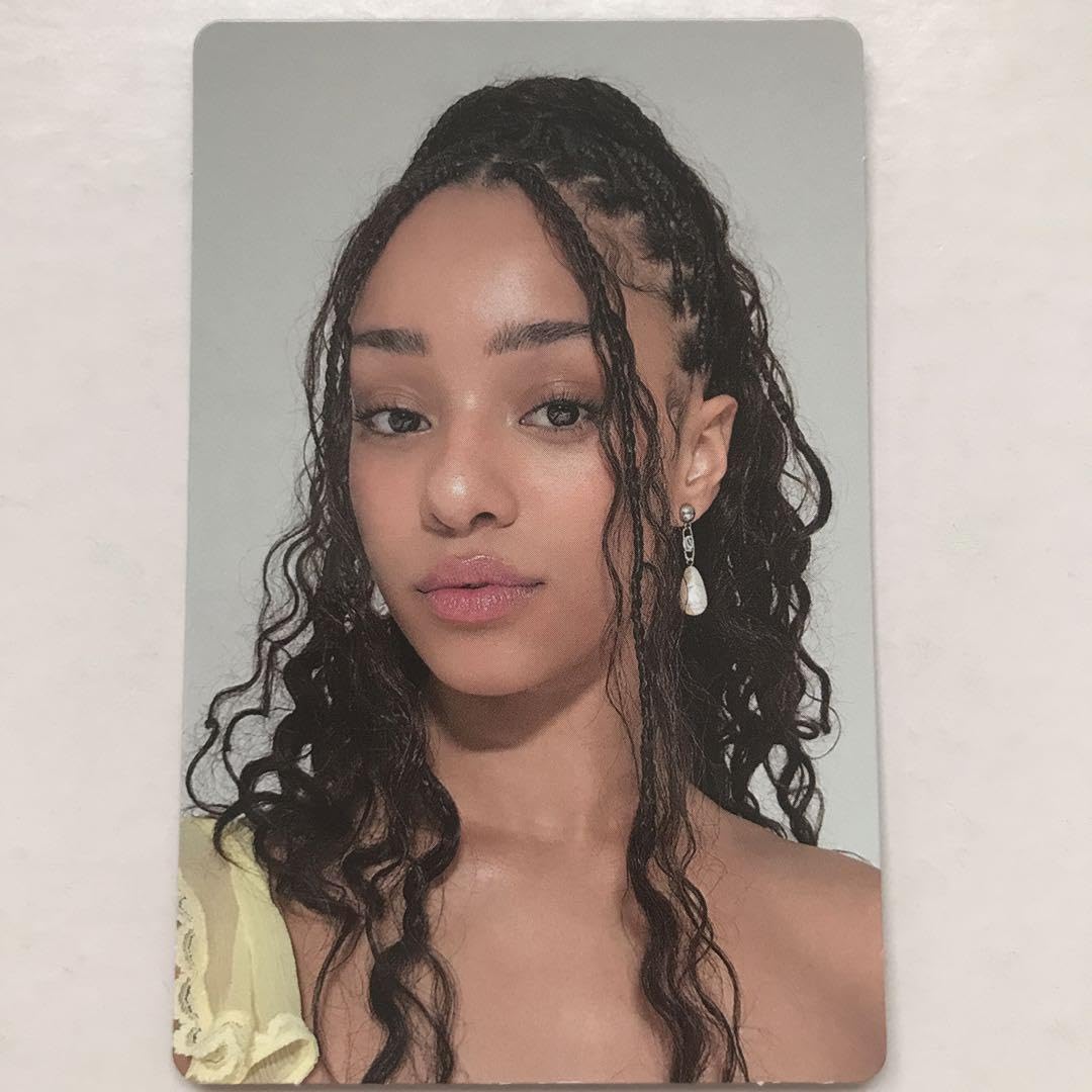 Amazon.co.jp: KATSEYE Manon Bonus Trading Card : Toys & Games