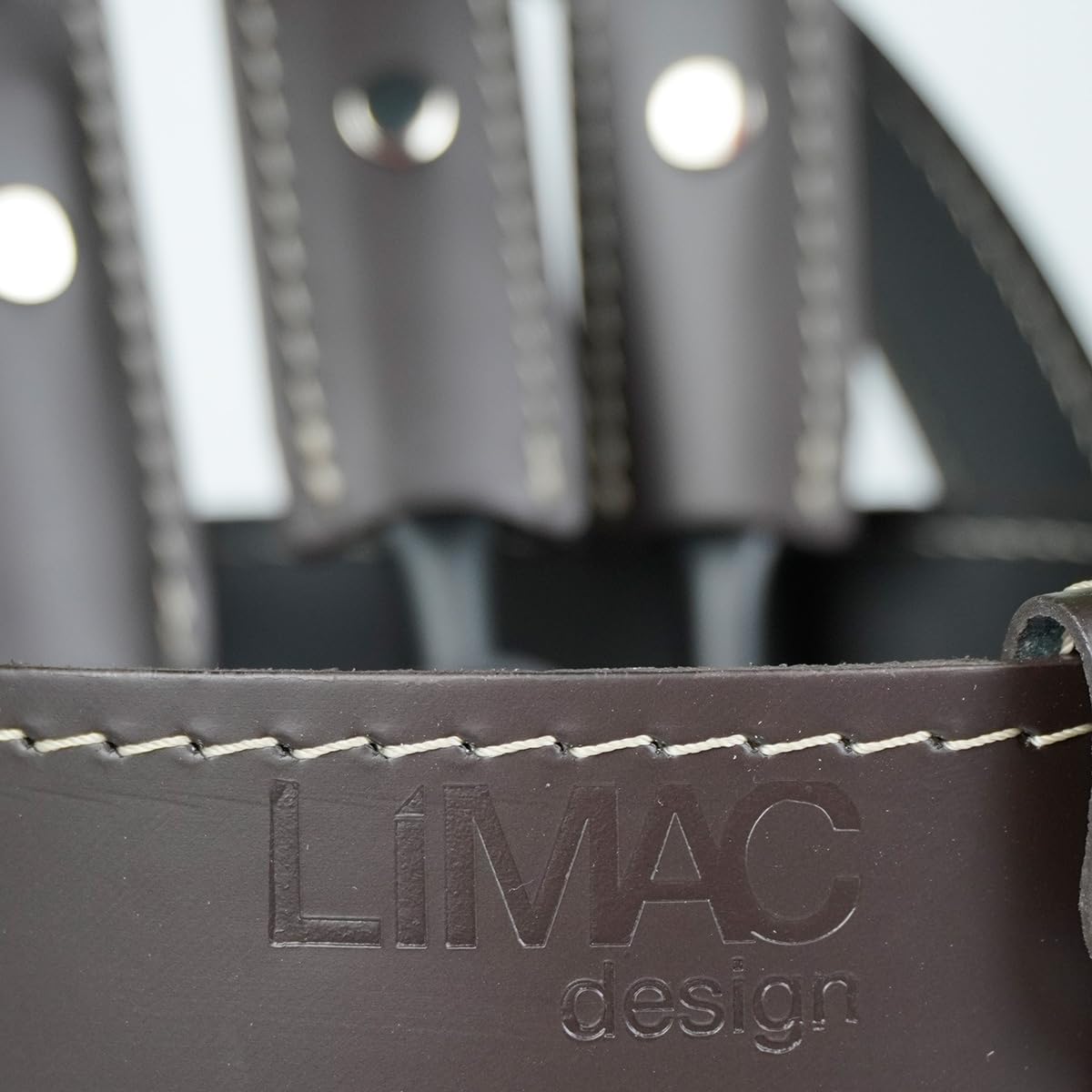 LIMAC Design CIARY, Set Ferri da Camino con Manico in Cuoio, Borsa Porta-Ferri Moderno in cuoio, Attrezzi da Caminetto, Sacca portaferri, Prodotto in Italia. Marrone Scuro