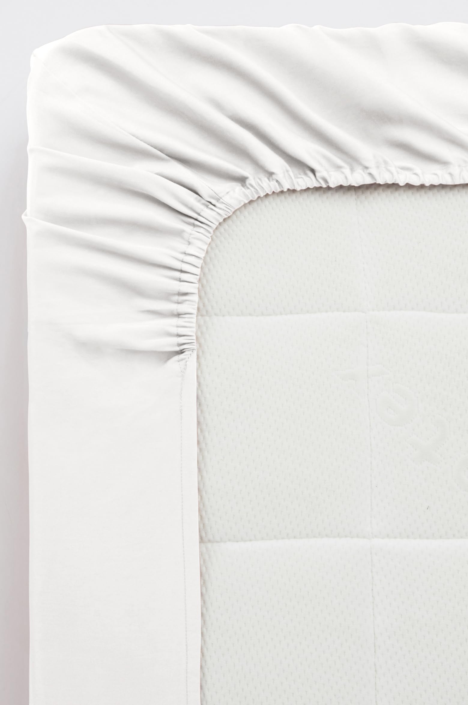 Jotex Zack Satin Fitted Sheet Exclusive Satin Made of Organic Cotton GOTS Certified Fitted Sheet with Elastic Band - White, 140 x 200 cm