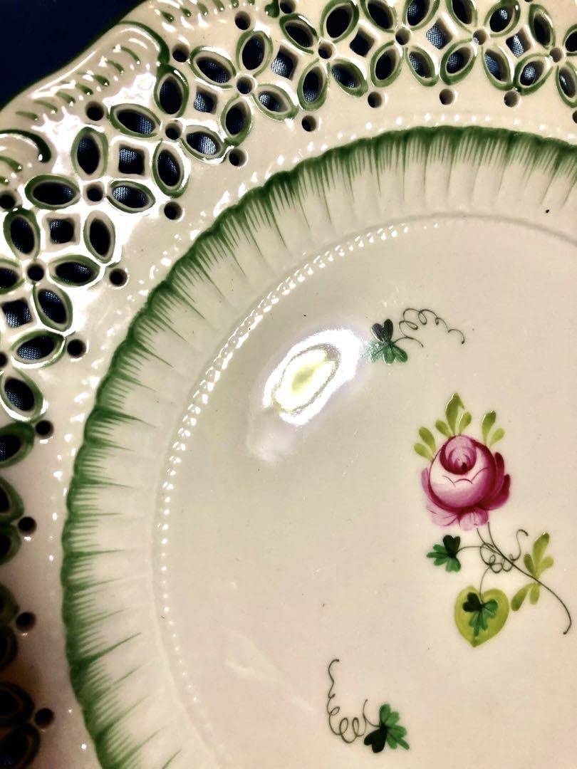 HEREND】薔薇プレートピアス