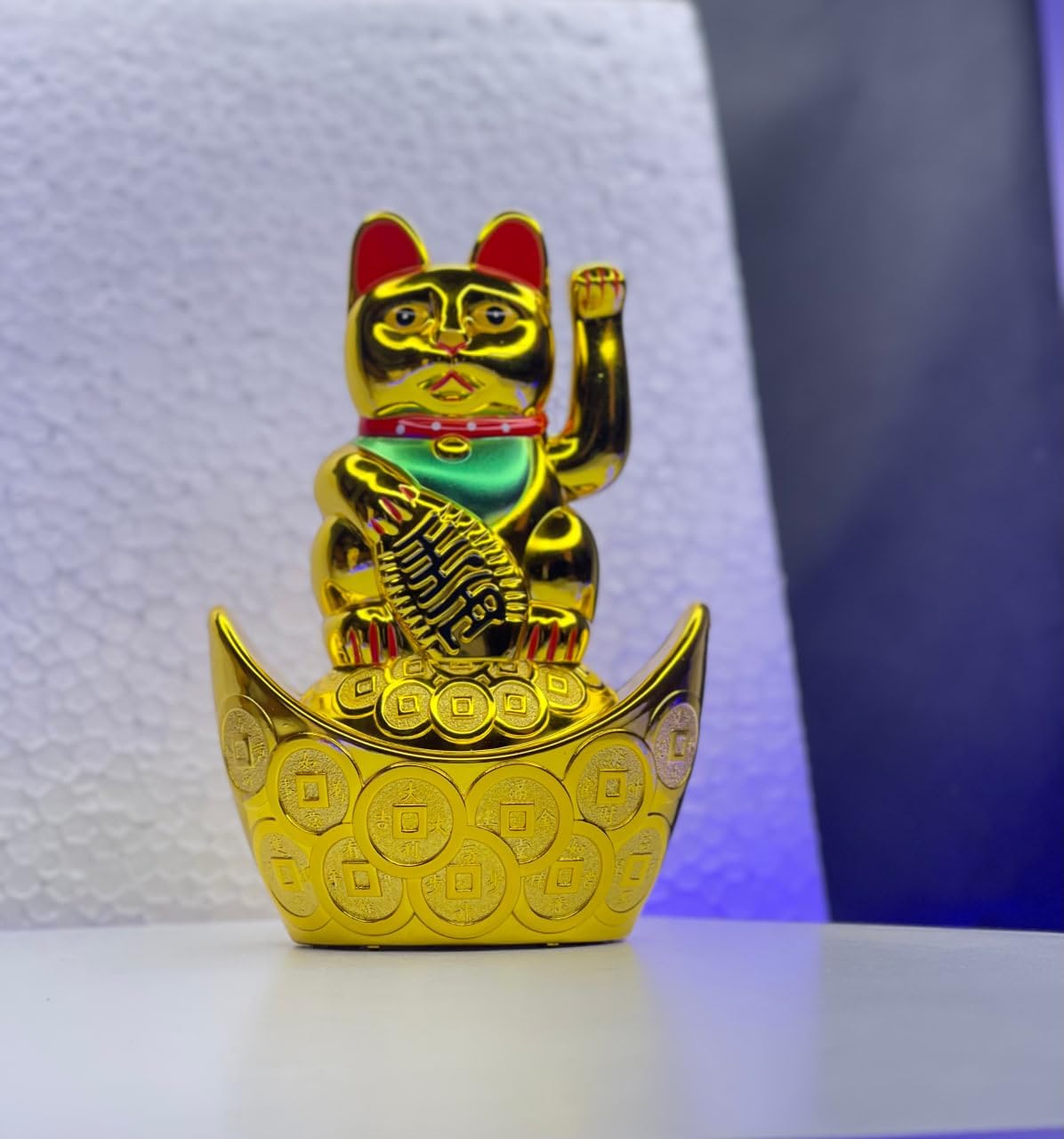 Invite Good Fortune with Gold Feng Shui Lucky Cats - Beckoning Wealth and Prosperity!