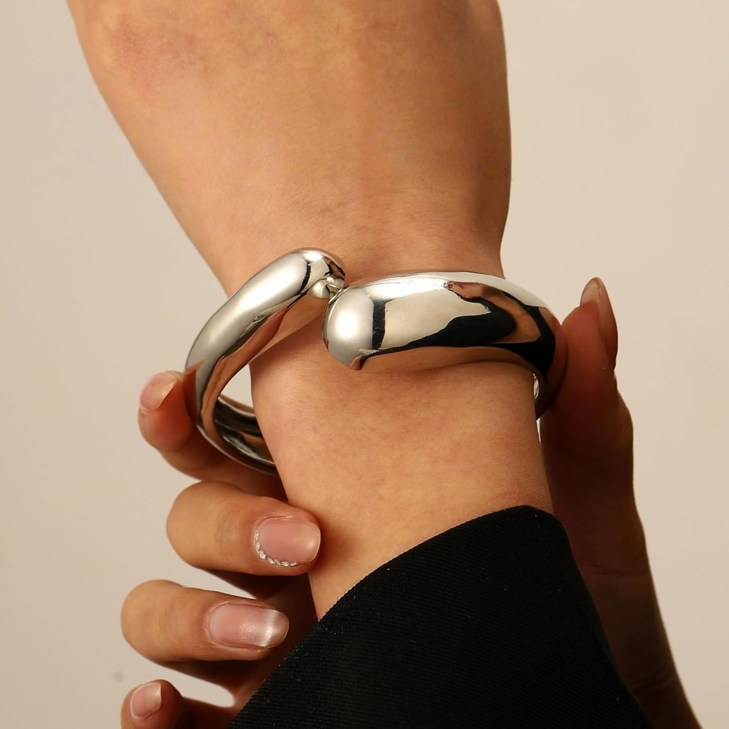 5PCS Dainty 14k Gold Plated Big Stackable Bangles Set,Chunky Gold Bangle Bracelets for Women, Trendy Cuff Bracelet Stack Fashion Jewelry Gift for Mom - Image 8