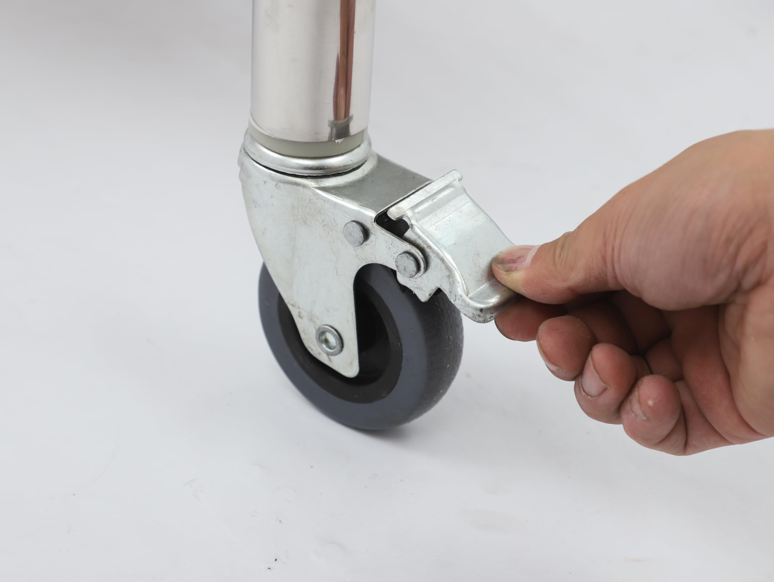 Tavolo da lavoro in acciaio inox 2 ripiani in acciaio inox 201 con 4 ruote, 2 freni, piastre di supporto triangolari rinforzate, gambe tubolari rotonde, superficie lucida, antigraffio, inossidabile