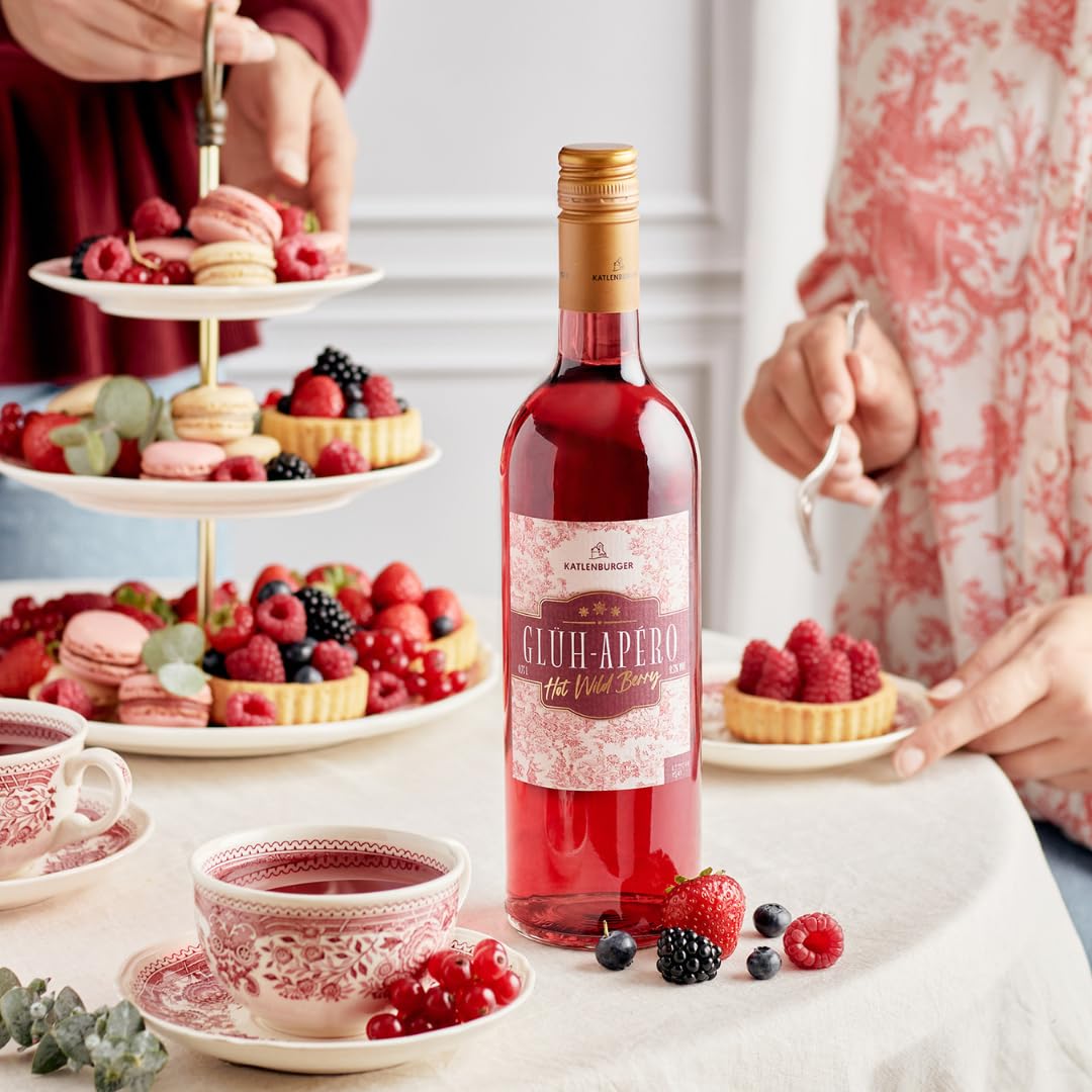 KATLENBURGER - Glüh-Apéro Hot Wild Berry | Ein wärmender Trend-Aperitif mit sorgfältig ausgewählten Aromen von Wild- und Waldbeeren, perfekt für gemütliche Winterstunden | Inhalt: 6x 750ml, 8,5% vol.