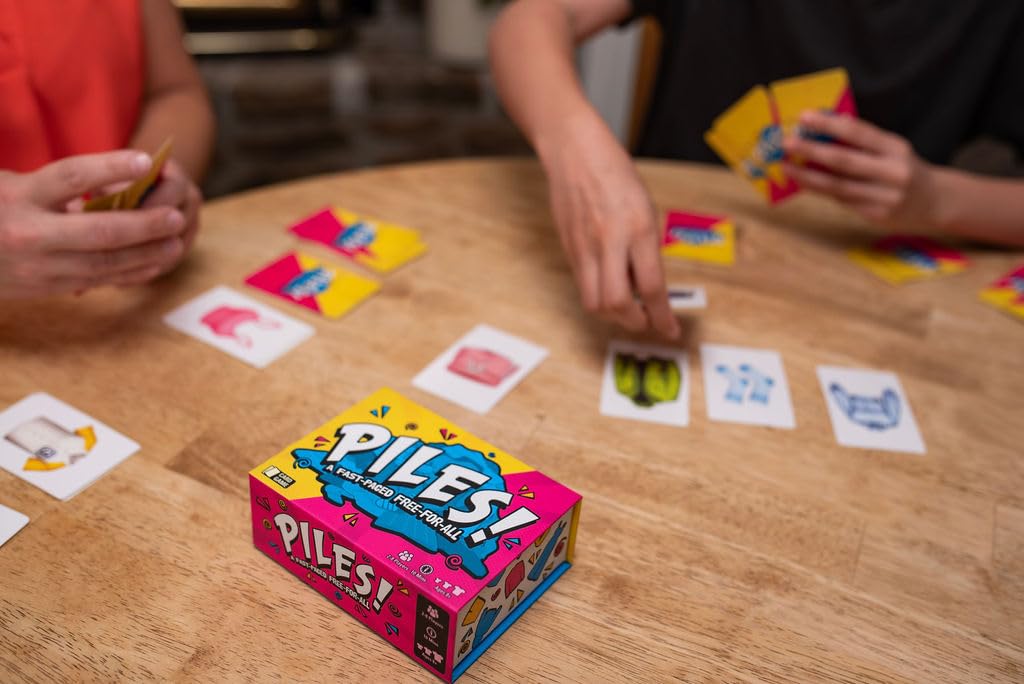 Asmodee Juego de cartas Piles! - Juego de acción rápida para 2-8 jugadores