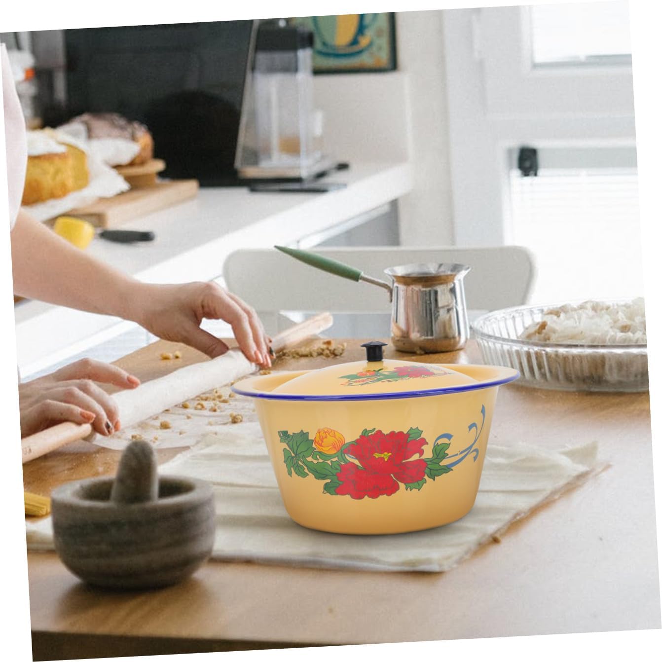 Vintage Enamel Mixing Bowl with Lid 1.4L 19.5Cm Classic Retro Lard Pot for Home Kitchen Serving and Food Preparation