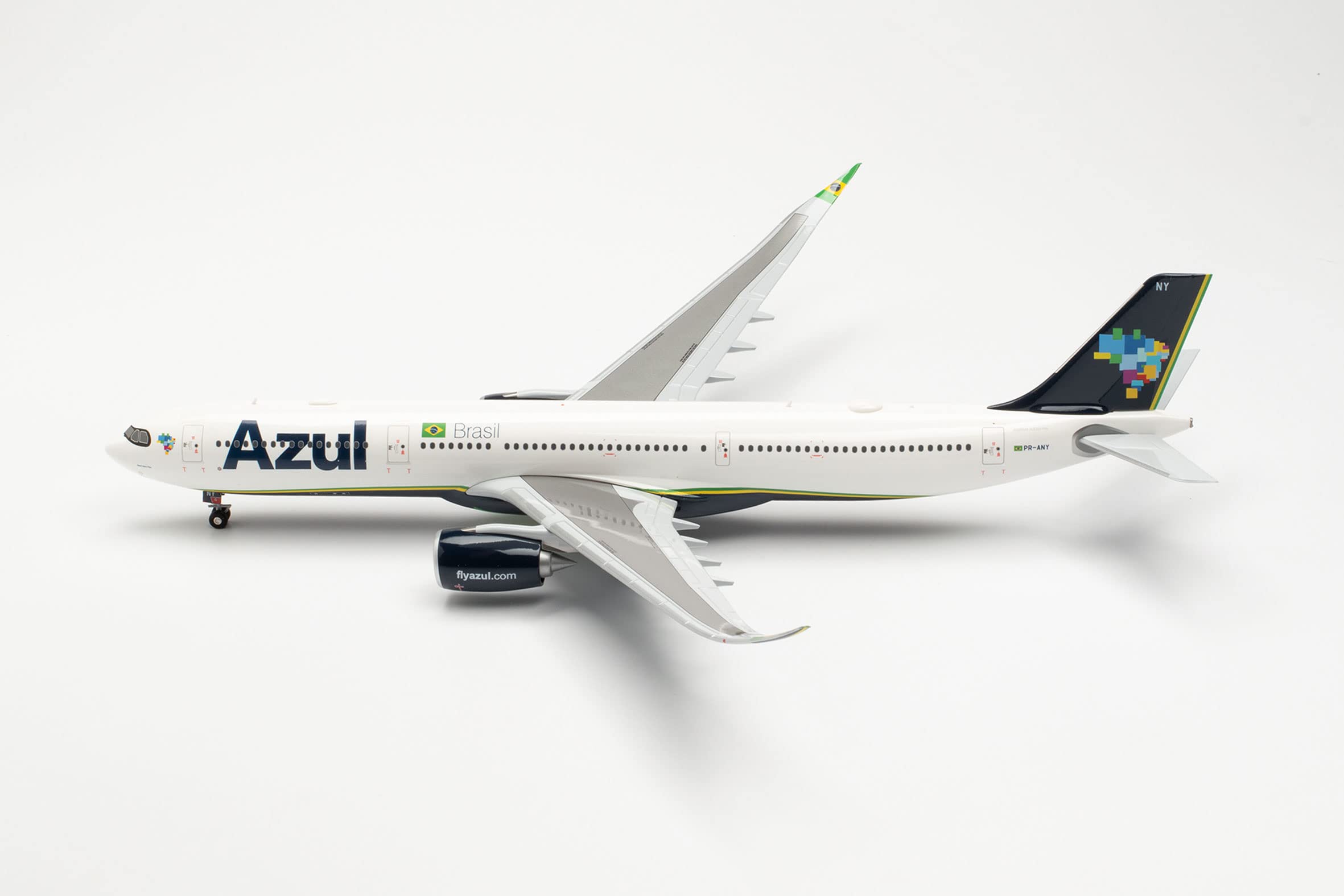 herpa Modellflugzeug Azul Airbus A330-900neo Azul Sem Fim Maßstab 1:200, Modellbau Flugzeug, Flugzeugmodell für Sammler, Miniatur Deko, Flieger mit Standfuß aus Kunststoff