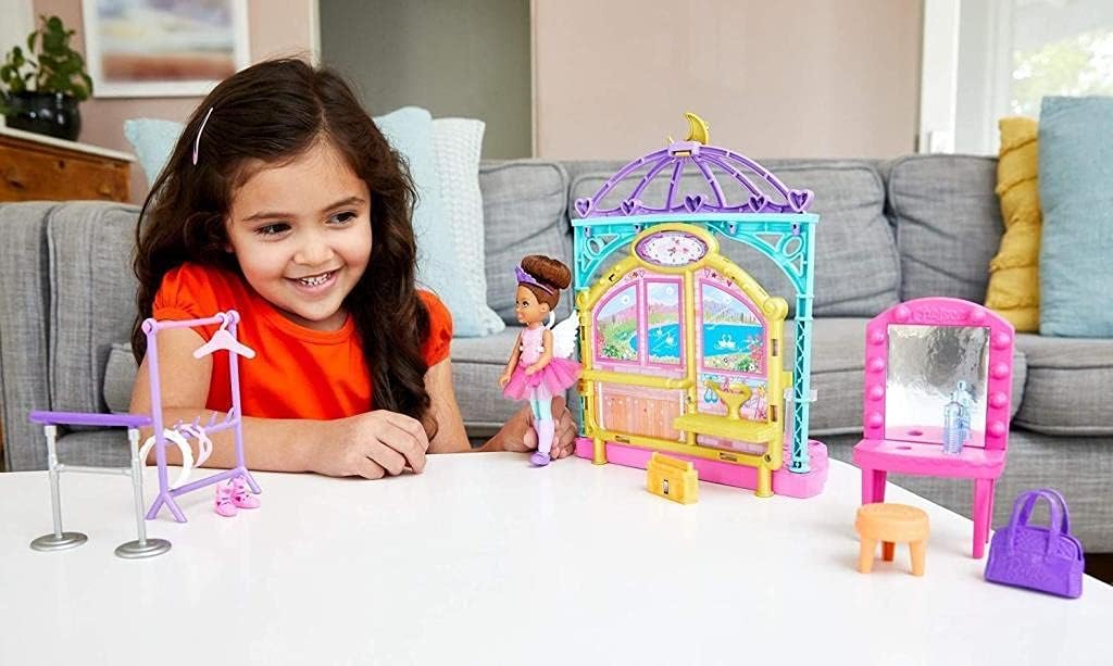 Barbie Club Chelsea Doll and Ballet Playset, 6-inch Brunette, with Transforming Stage, Accessories Including Ballet Barre, Fashion and Accessories, Gift for 3 to 7 Year Olds