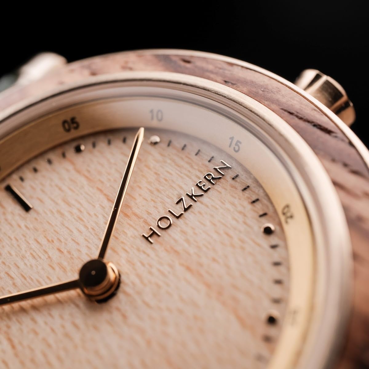 HOLZKERN Damenuhr Quarz Laura Zebrano/Eiche 9120078339022 | zeitlose Armbanduhr mit Zifferblatt aus hellbraunem Eichenholz für Frauen,