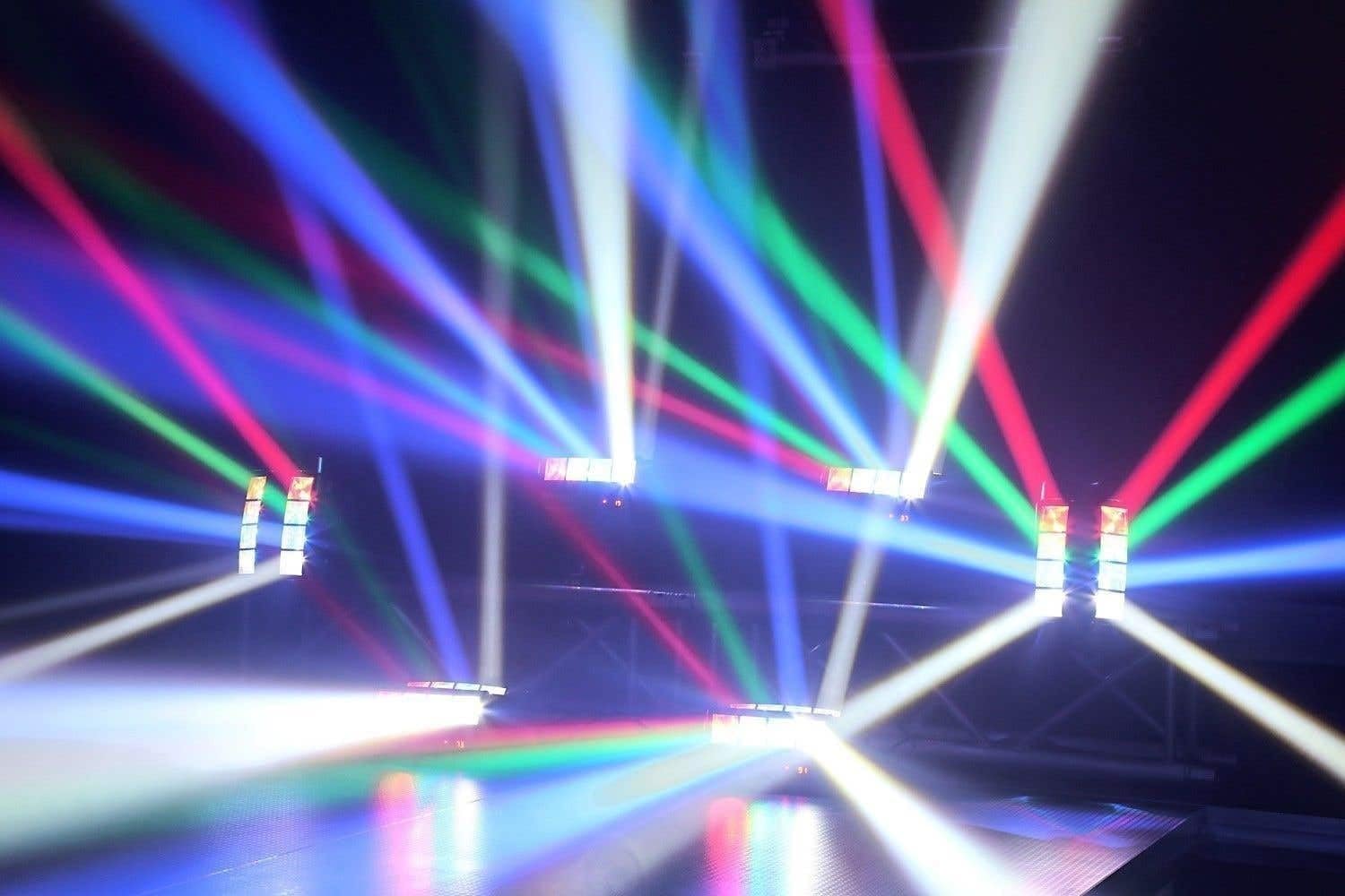 BeamZ MHL820 Double Helix RGB LED Lichteffekt 8x3 Watt, Moving Head Bühnenlicht, Disco DJ Licht, LED Lichteffekt, Mini Lichtanlage, Plug n Play, Discolicht Partylicht, Soundsteuerung - Schwarz