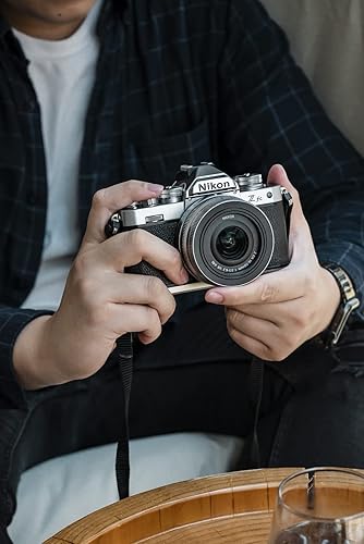 Vista 25 de Nikon Z fc Fotografías fotográficas compactas sin espejo de inspiración retro Modelo Nikon USA