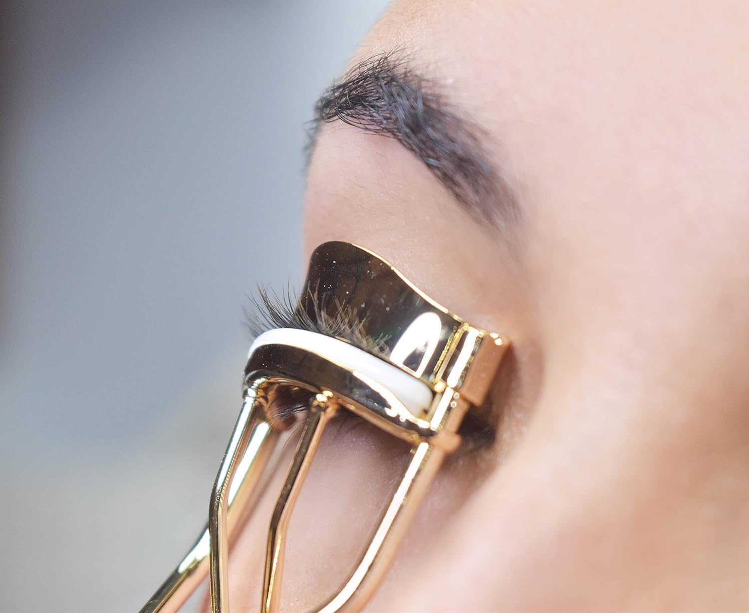 BUNGALOW BEAUTY Professional Quality Eyelash Curler for Women, Easy to Use, Safe and Effective, California Proposition 65 listed - Lead free | Cadmium Free | Phthalates Free