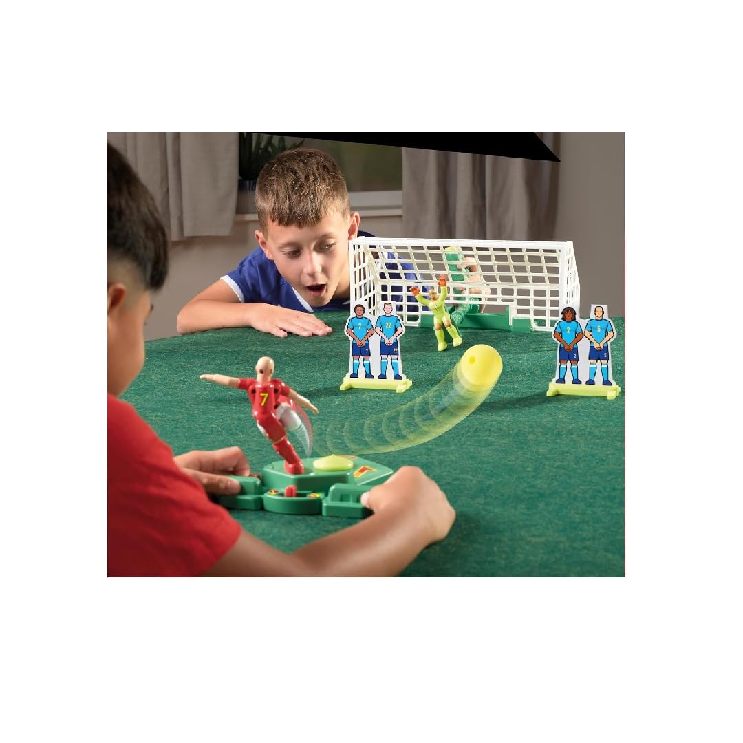 TOMY Xtreme Goal – Jeu De Football Interactif Avec Gardien Sauteur Et Tir Réglable, 2 à 4 Joueurs Dès 4 Ans