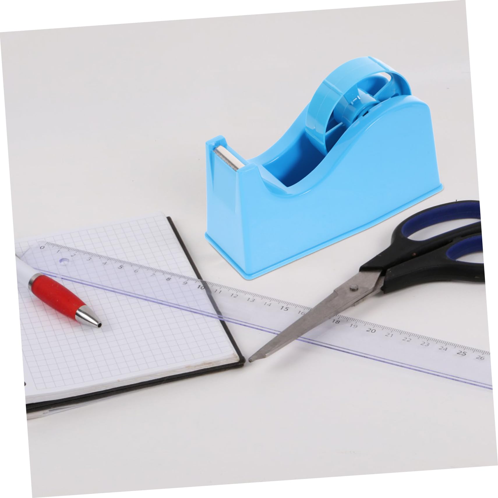 NUOBESTY Klebebandabroller aus Kunststoff mit Beschwerter Basis 2-in-1-funktion Sauberes Schneiden für Schreibtisch und Briefverschluss Blau Zufällige Farbe