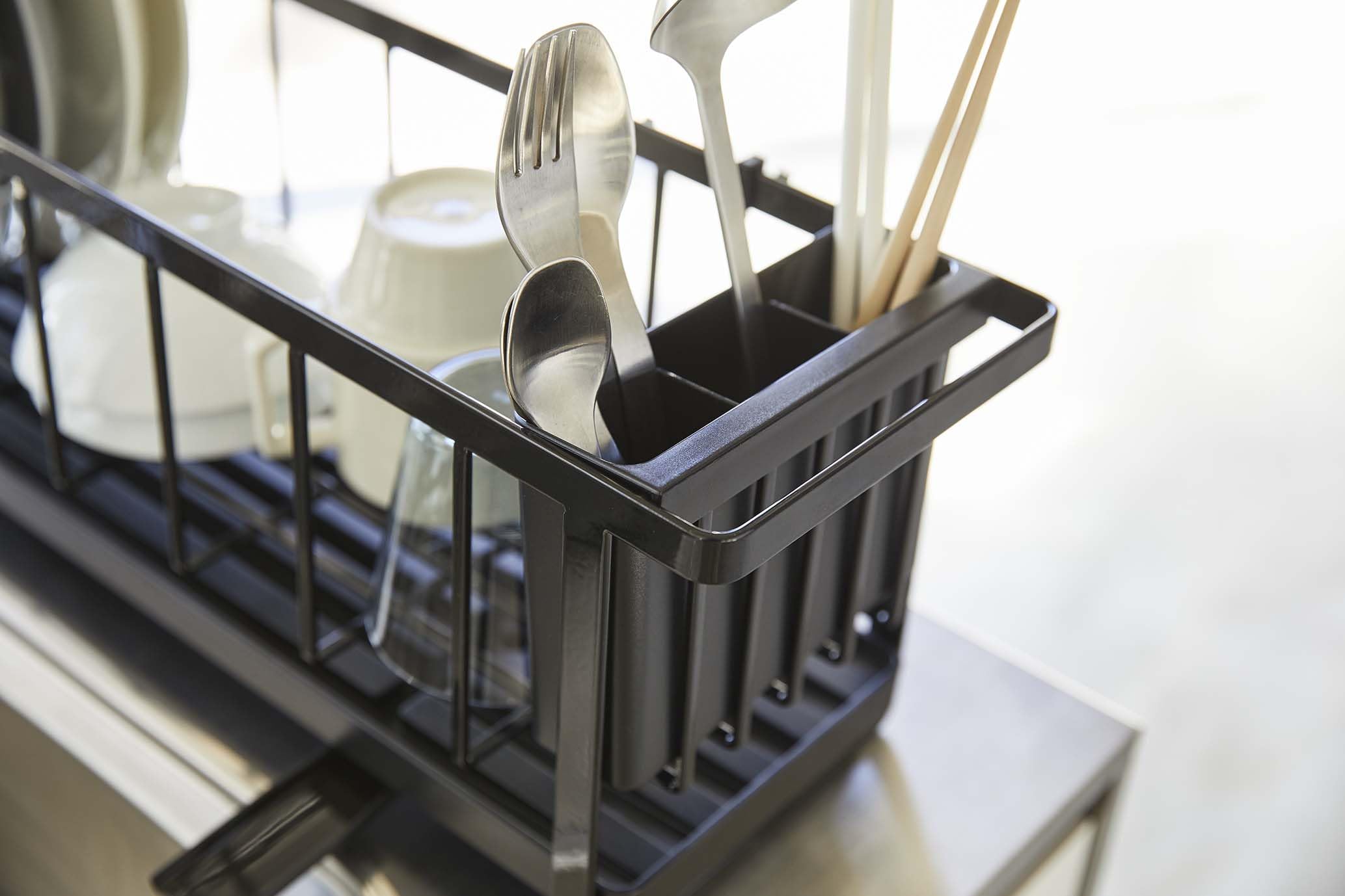 YAMAZAKI 5069 Tower Wire Dish Drainer Slim, Black, Steel/ABS Resin/Polypropylene/Silicone, 57.5 x 16 x 18.5 cm