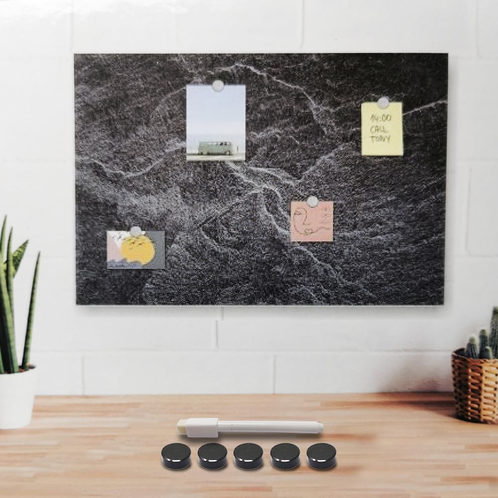 BAKAJI Lavagna Magnetica Scrivibile e Cancellabile da Parete, Lavagnetta con 5 Calamite e 1 Pennarello, Bacheca Memo Board a Muro Ideale Cucina, Soggiorno, Ingresso, 60 x 40 cm (Marmo Nero)