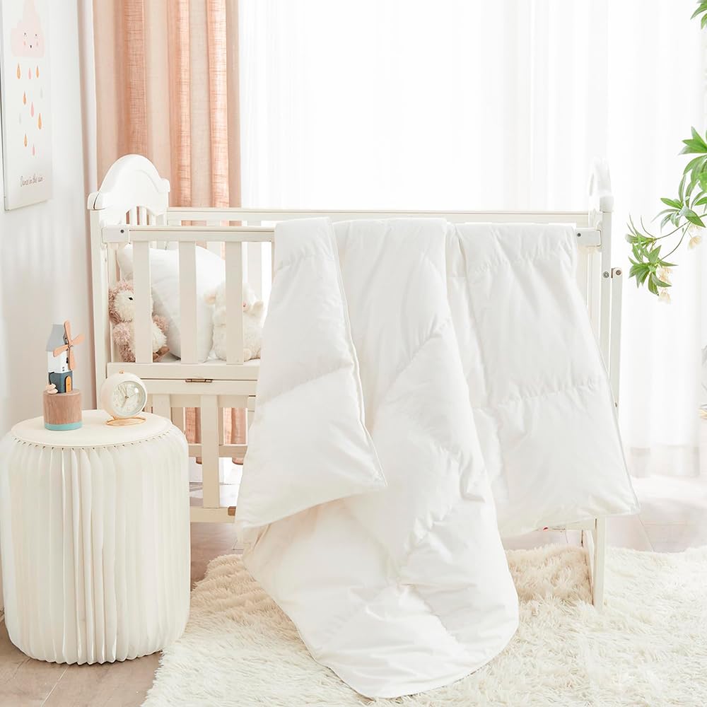 DECASATEXTIL Couette Bébé 100x130 cm | Idéale pour Lit Bébé 60x120 cm | Couette Enfant Blanche 400 GSM | Certifiée Oeko-TEX | Douce et Respirante