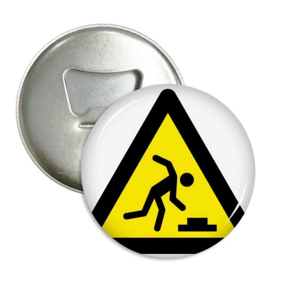 Décapsuleur aimanté triangle d'avertissement et badge rond pour ne plus perdre son ouvre-boîte