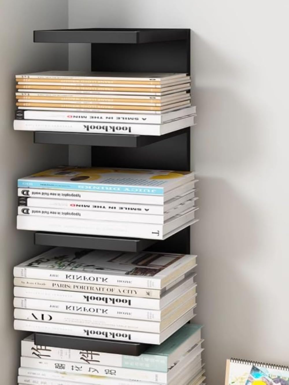 Ladfrol 本棚 ブックスタンドメタルブックタワーマガジンラックマガジンスタンドおしゃれ 着地式隠し 階 コーナーサスペンション