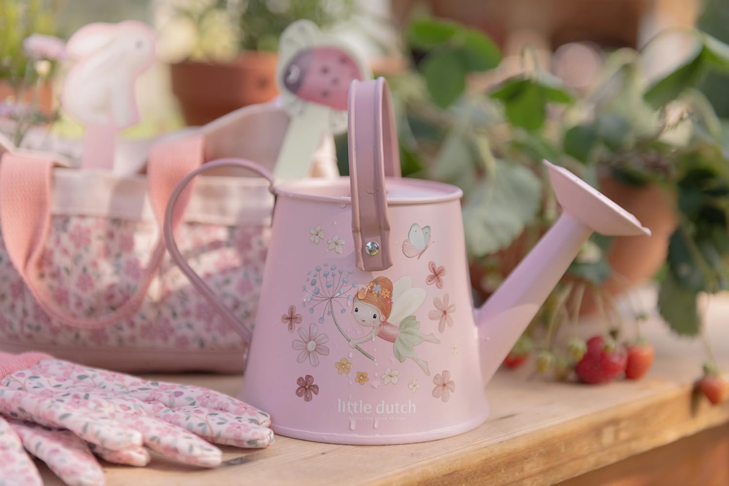 Little Dutch Gartengeräte Set - Gartenspielzeug für Kinder - inklusive Tasche, Handschuhe, Gießkanne, Schaufel, Harke, Pflanzenstecker - 10-teilig - Fairy Garden rosa