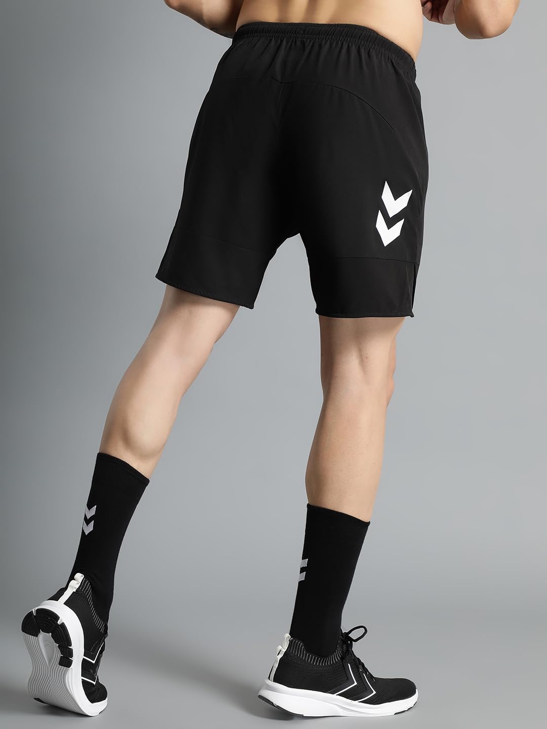 hummel Kuro Solid Regular fit Polyester Shorts for Men with Zipper Pockets Comfortable Breathable Fabric Stretchable for Everyday Use Ideal for Yoga Training Gym Running or Performance 5 610IZpyObgL. SL1440