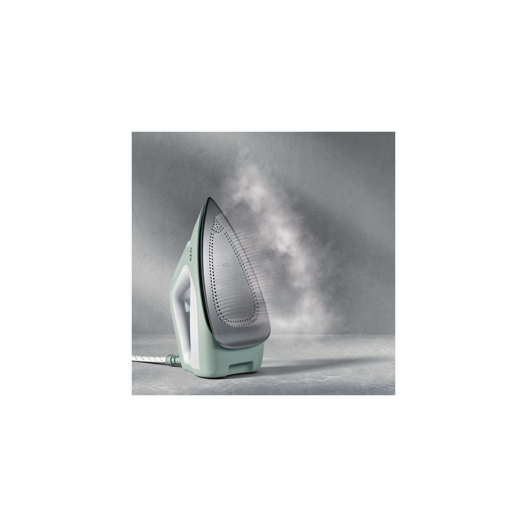 AEG ST6-1-4LG Centro de Planchado a Vapor, Potencia 2400 W, Depósito Extraíble 1.2 litros, 5 bares de presión de vapor, Sistema Antical, Suela Acero Inoxidable Anodizado, Verde y Blanco