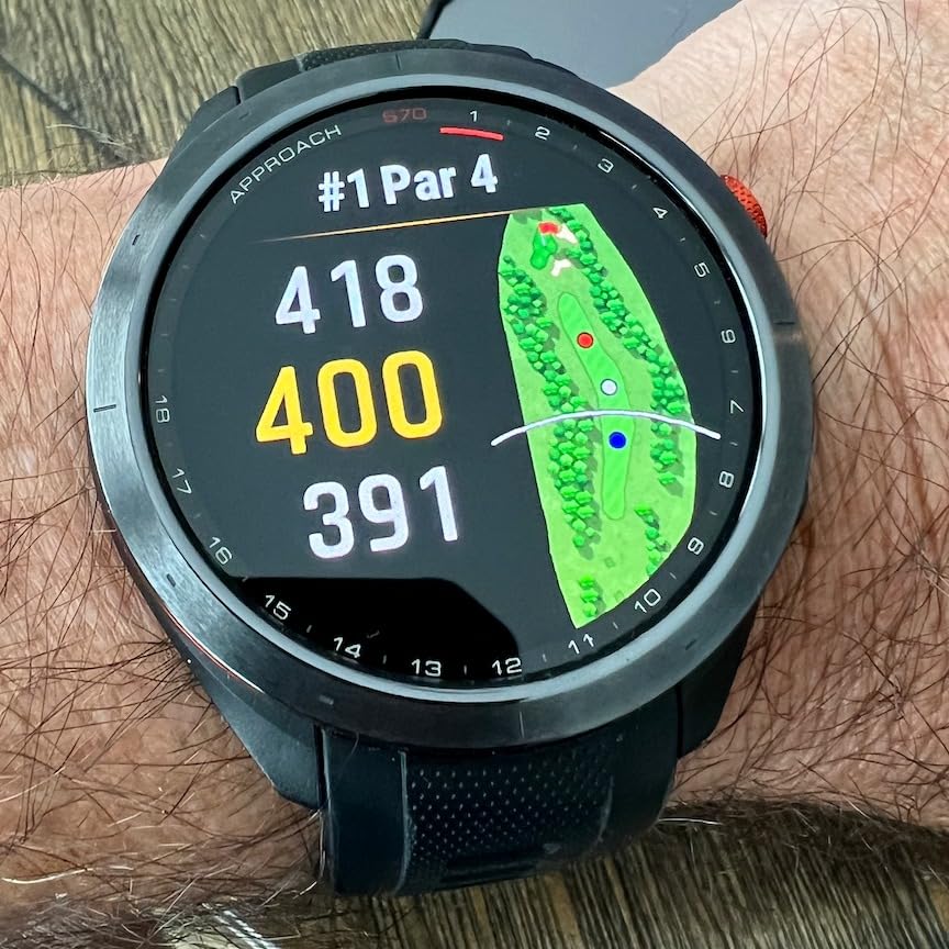 Garmin Approach S70 displaying green view with hazards