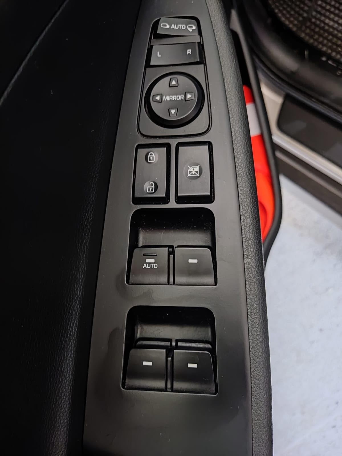 Pulsantiera Finestra Compatibile con Hyundai per Tucson 2017 Alzacristallo elettrico anteriore sinistro Interruttore sollevatore principale 93570-D3041 Pulsante di controllo alzacristallo elettrico LH
