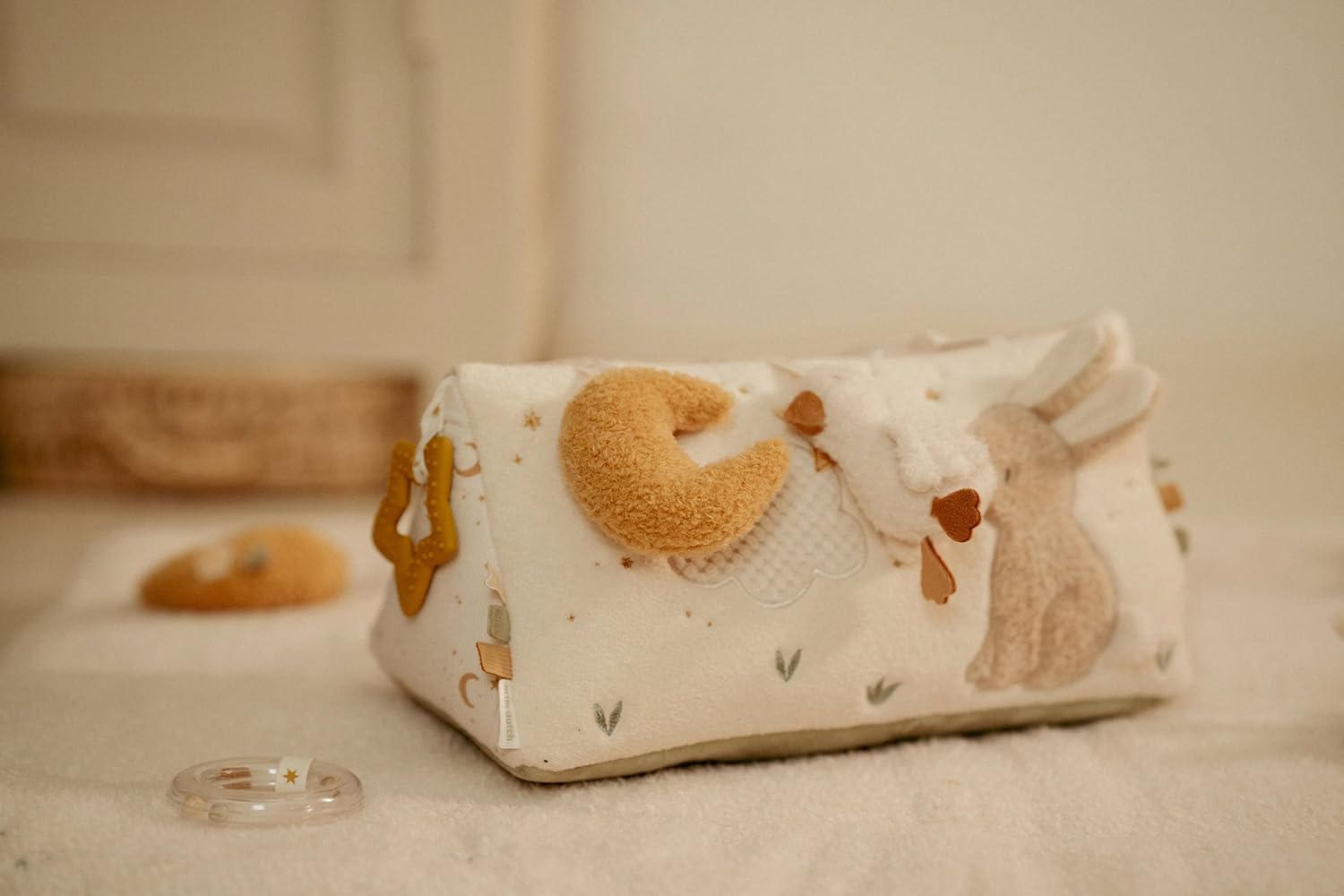 Little Dutch 8423 Tejido Activity Triángulo de Sensación - Newborn Naturals