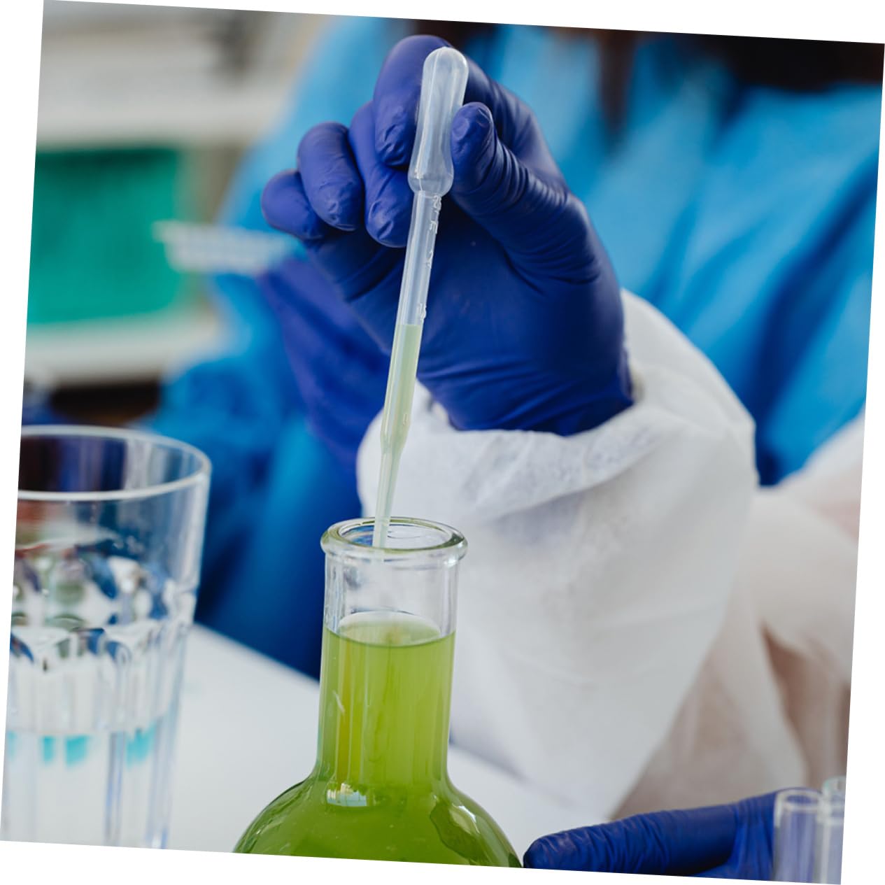 TOVINANNA 100pcs Dropper Essential Oils Pipettes Transfer Pipettes Scientific Experiment Pipettes Graduated Pipets Pipettes for Laboratory Shot Straw Plastic Graduated Tube 3ml Pipette White