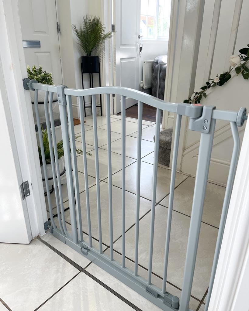 Safetots Barrière de Sécurité Supérieure avec Design Courbé, Barrière de Sécurité à Pression pour Escaliers, Portes, Couloirs et Espaces pour Bébés, 71cm - 80cm, Couleur Gris Mat