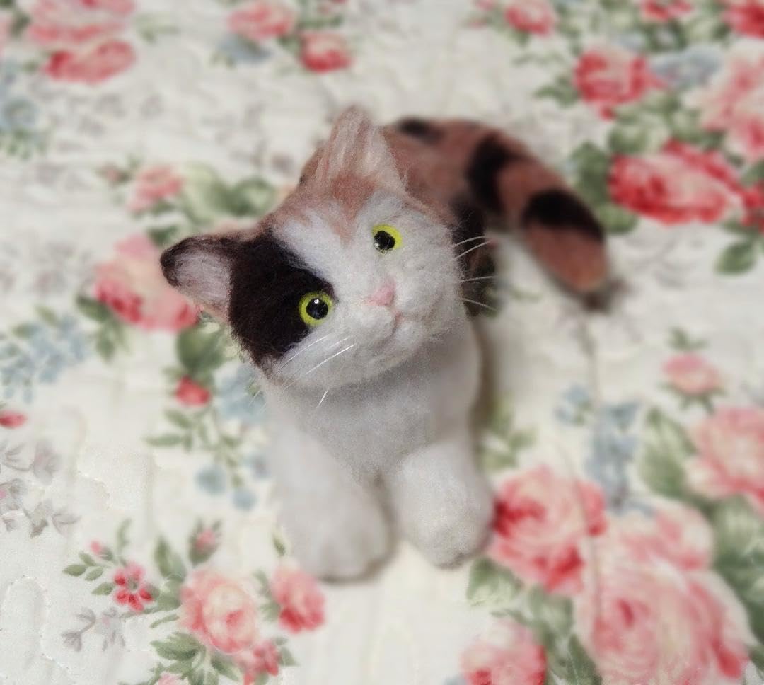 三毛猫の子猫ちゃん 羊毛フェルト猫 インテリア雑貨 可愛い猫