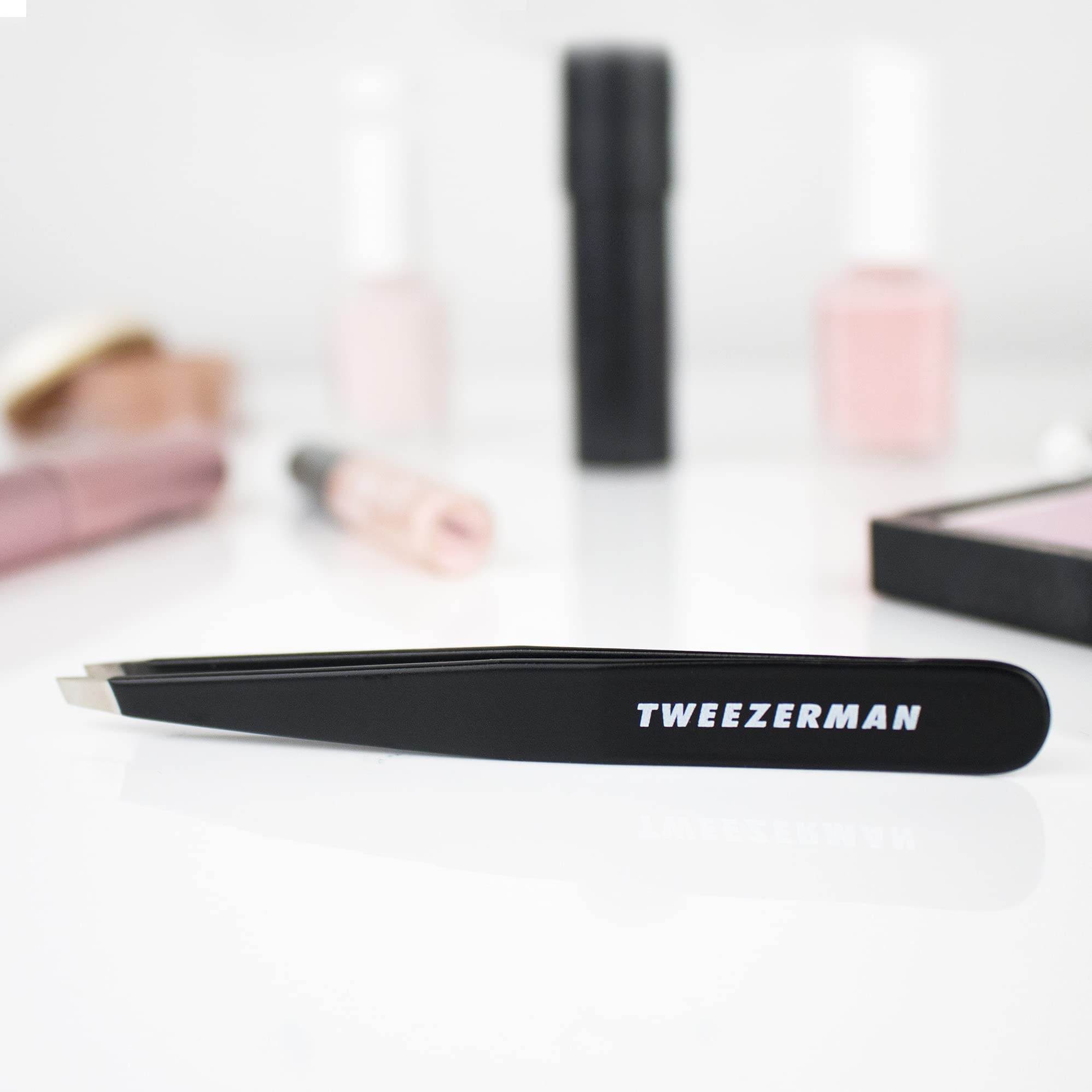 TWEEZERMAN Pinza (puntas de precisión inclinadas afiladas a mano, calidad profesional, ergonómica, para cejas, acero inoxidable) — view 5