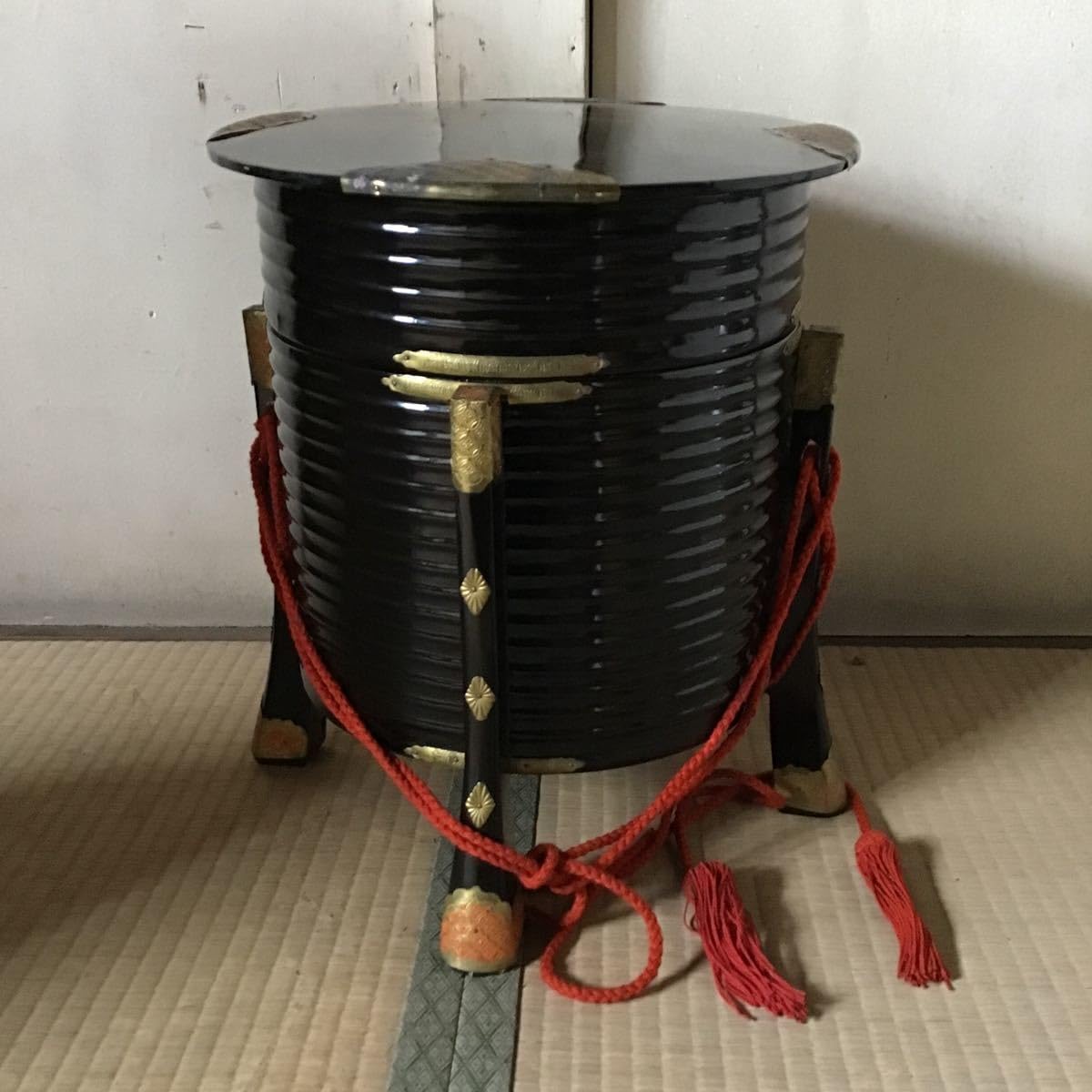 江戸時代年代物アンティーク特大行器（ほかい）4本足黒漆骨董品